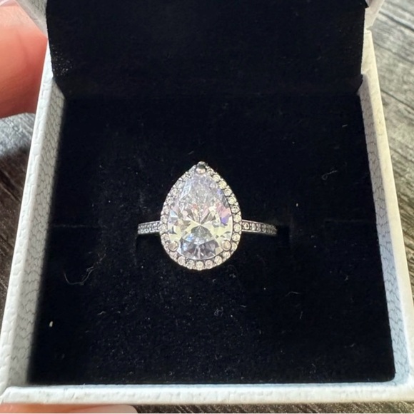 Jewelry - Pandora Teardrop Ring